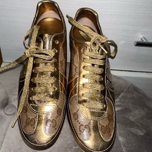 Vintage authentic Y2K 2000’s Gucci Gold Sneaker Women’s